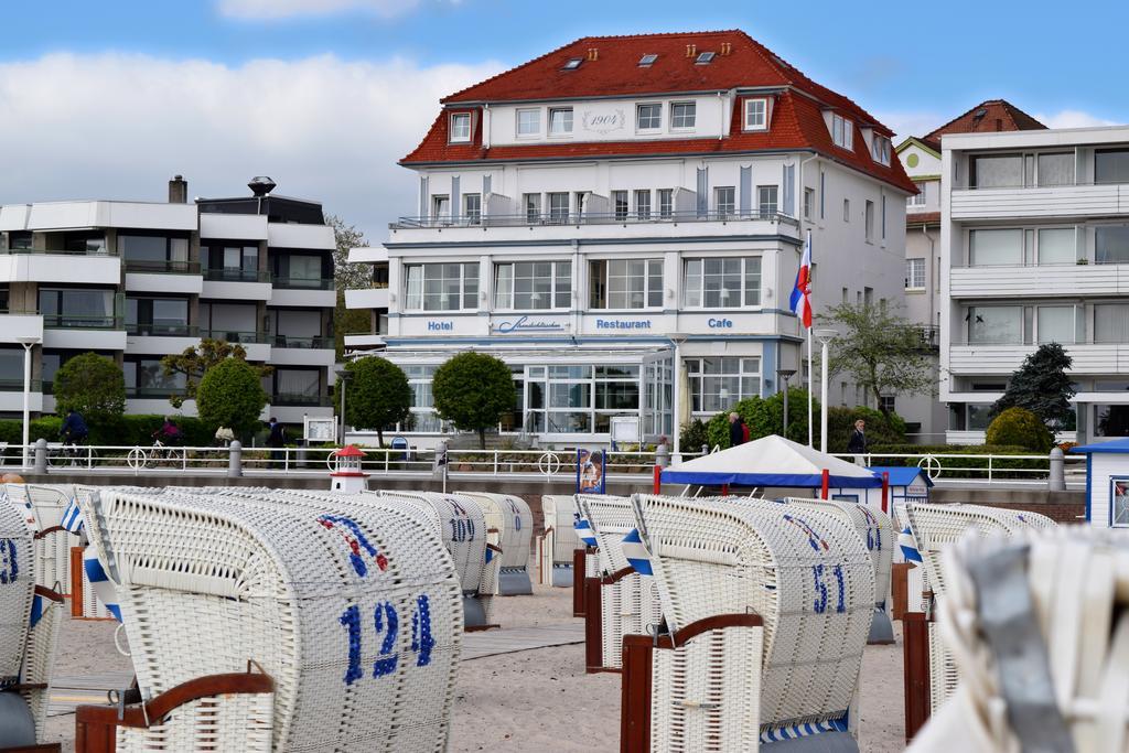 Hotel Strandschlosschen Lubeck Exterior photo